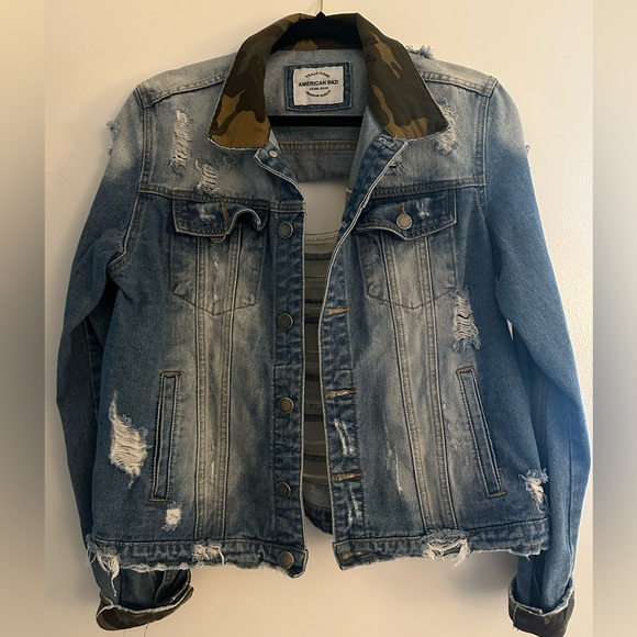 ✨Super cute and trendy jacket embellished with pearls and rhinestones💎 - Picture 2 of 4